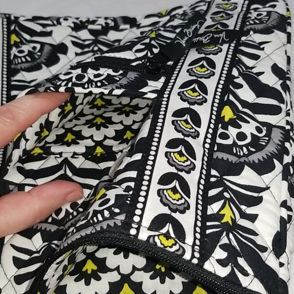 NWOT VERA BRADLEY Shoulder Bag Floral B&W + Yellow - Picture 6 of 6